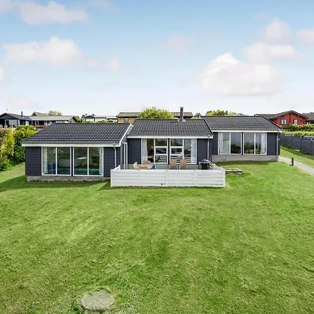 Lovely In Knebel With House Sea View Skødshoved Strand